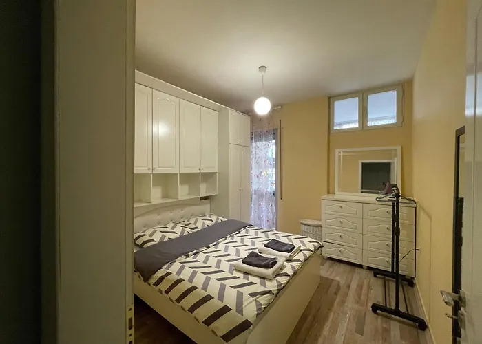 Bricks Near Pazari I Ri דירה *