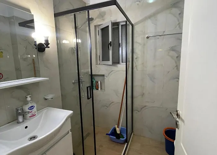 Bricks Near Pazari I Ri טיראנה